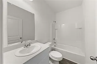 4 bed, 1827 sqft, $2,600 — Photo 2