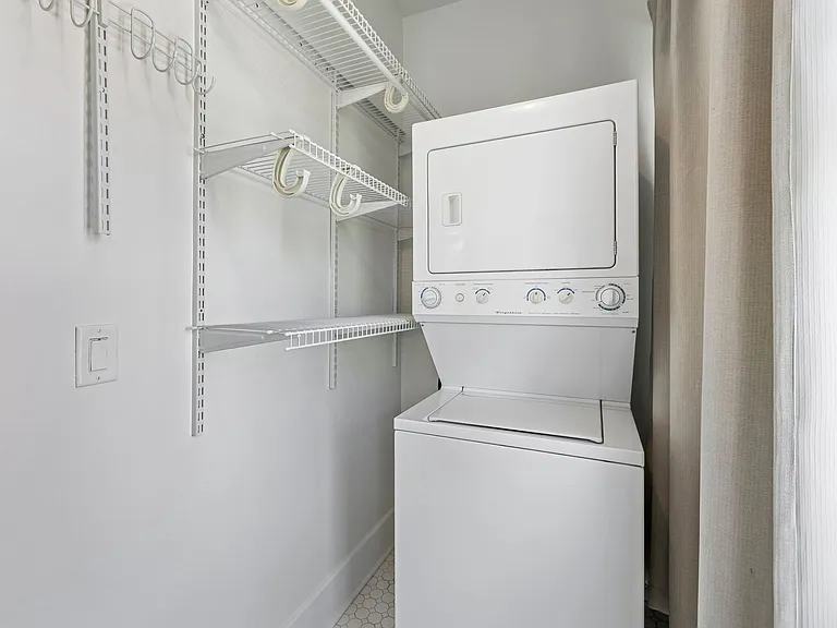 943 Russell St #D — Photo 12