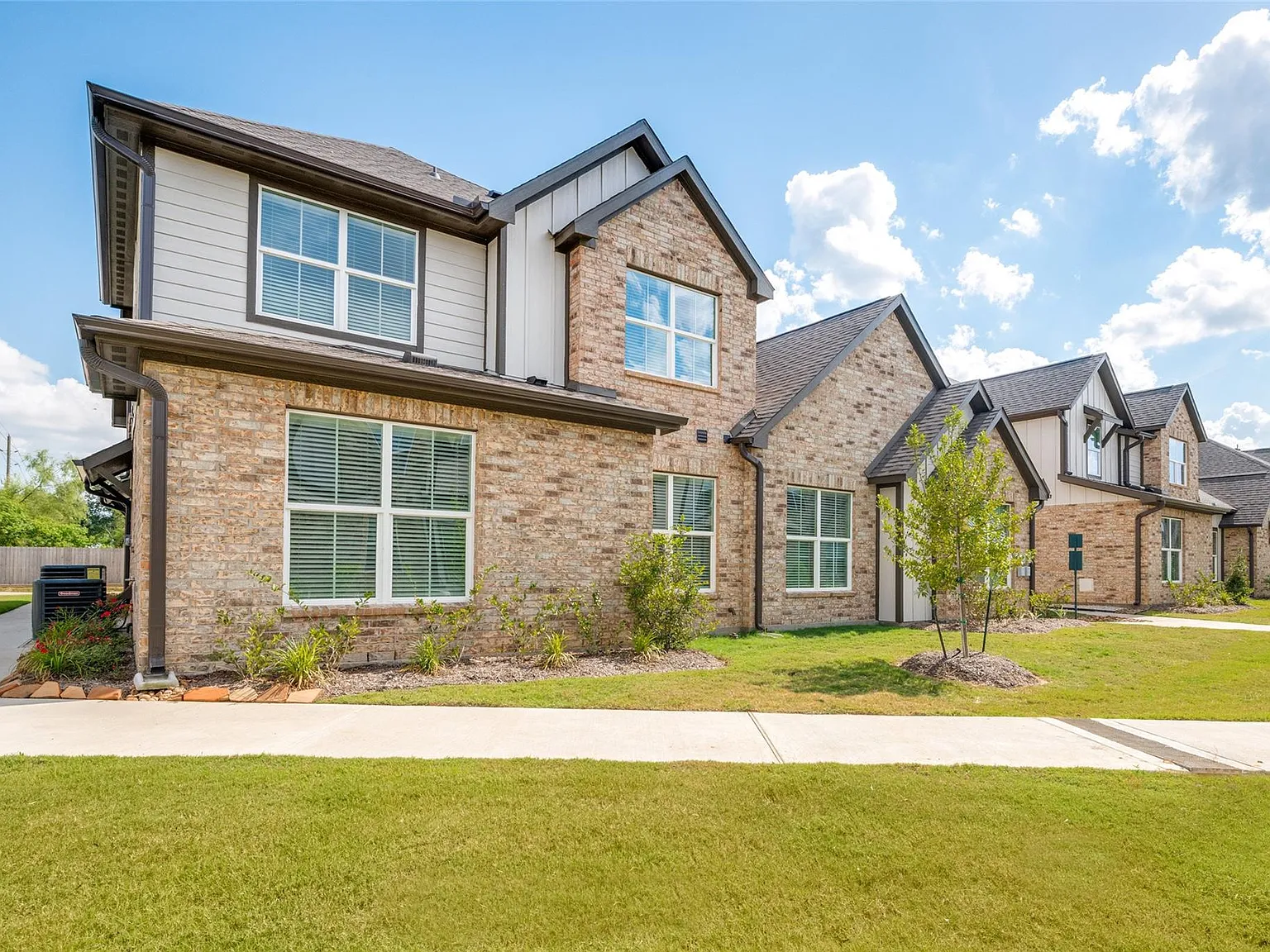 3 bed, 2.0 bath, 1139 sqft, $1,495 — Photo 3