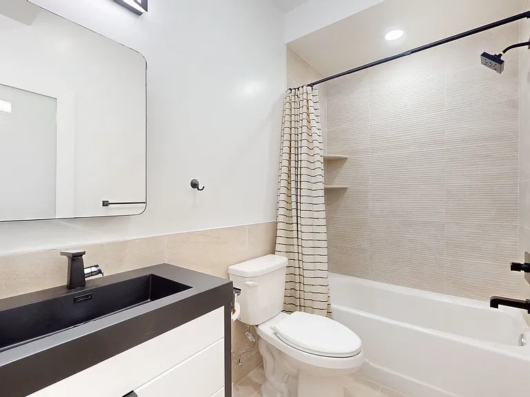 2538 Christian St #A — Photo 9