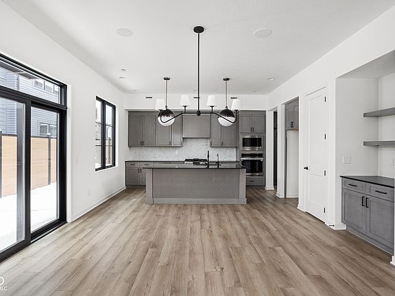 5th image of 1678 Coach Dr