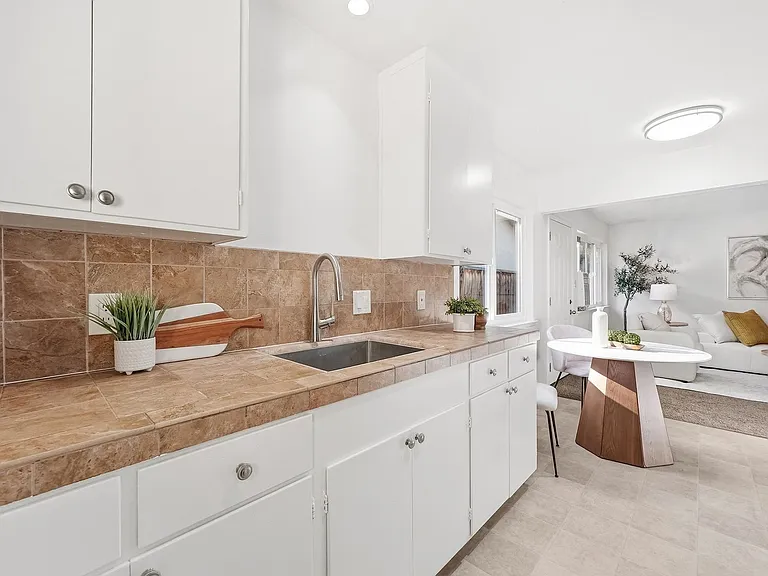 3967 Bismarck Dr — Photo 12