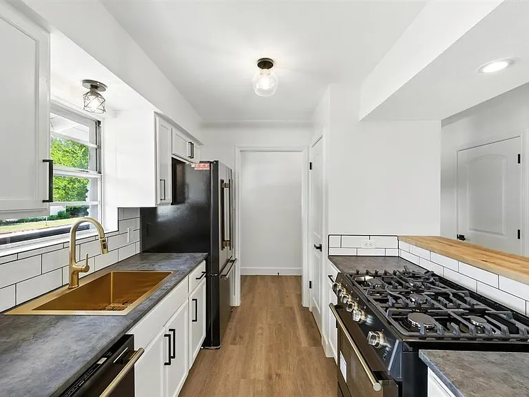 8520 Bradford Dr — Photo 1