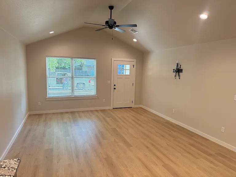 1702 Evans St — Photo 9
