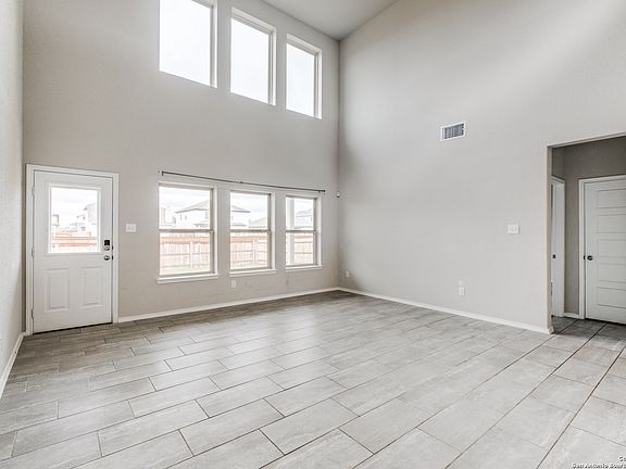 3rd image of 7911 Navarro Mills
