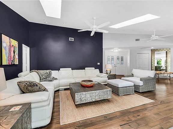 4th image of 183 Edgemere WAY S