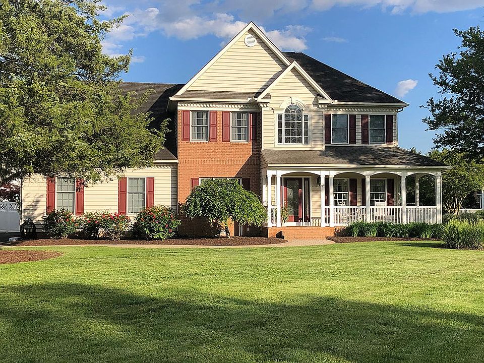 Large corner lot with great 