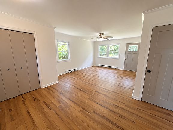 3rd image of 3765 Longview Dr