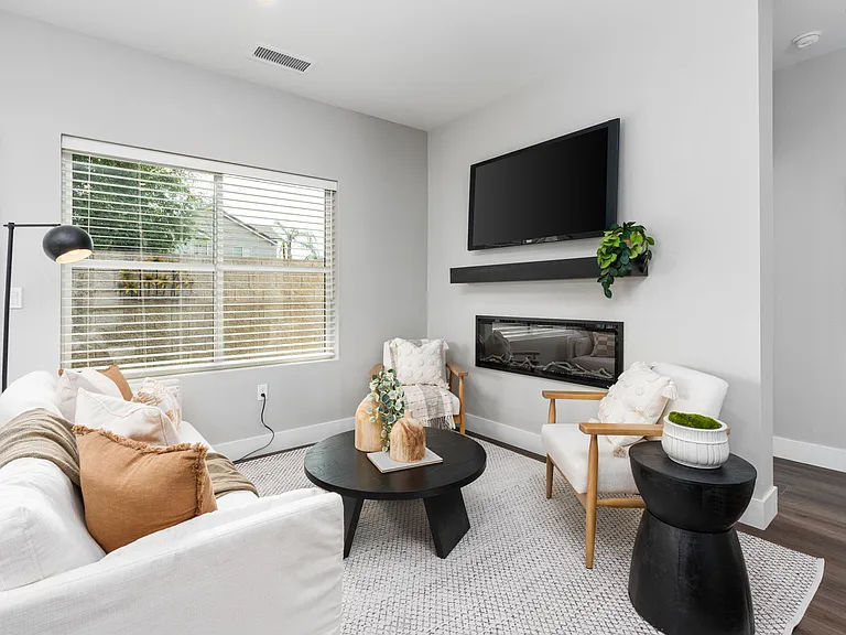 The Palms Luxury Condominiums — Photo 24