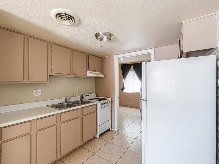 4215 N Granada Dr #3 — Photo 6