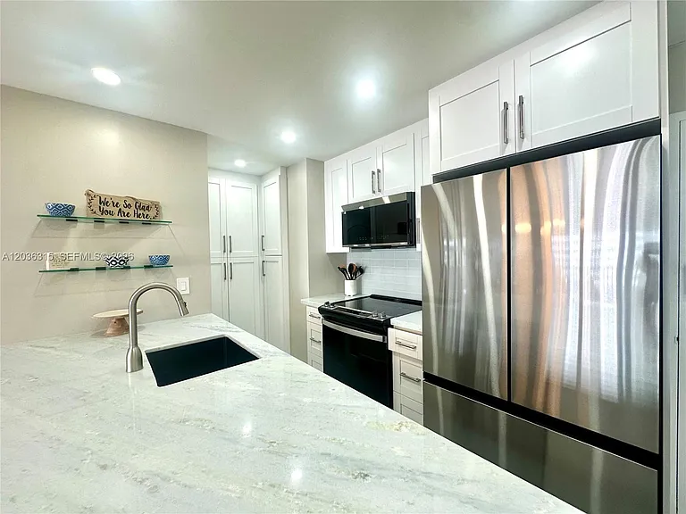 1980 S Ocean Dr #8D — Photo 11