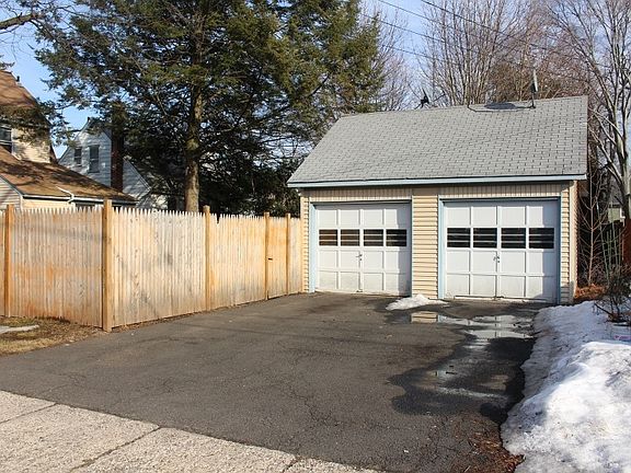 Driveway - Parking included