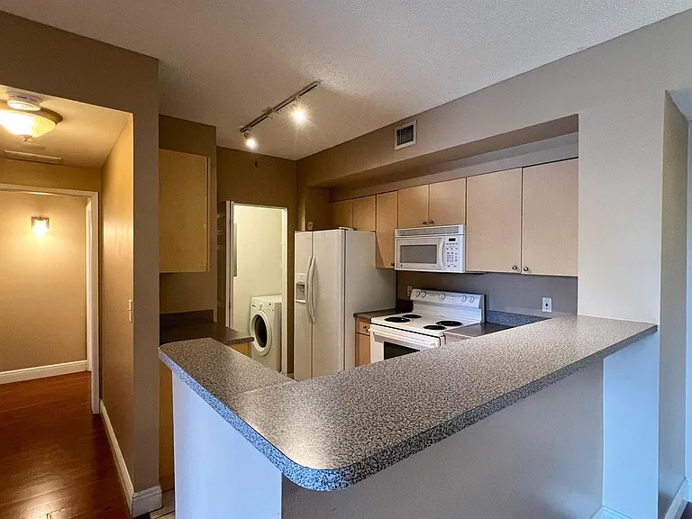 7950 N Nob Hill Rd #203 — Photo 6