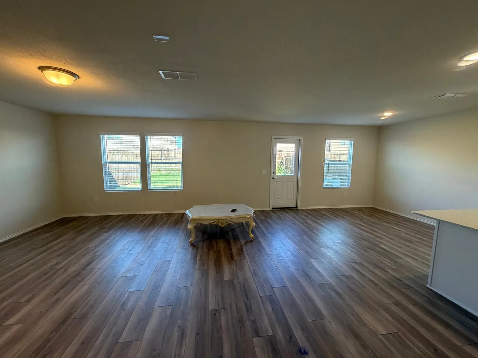 4 bed, 2418 sqft, $2,200 — Photo 3