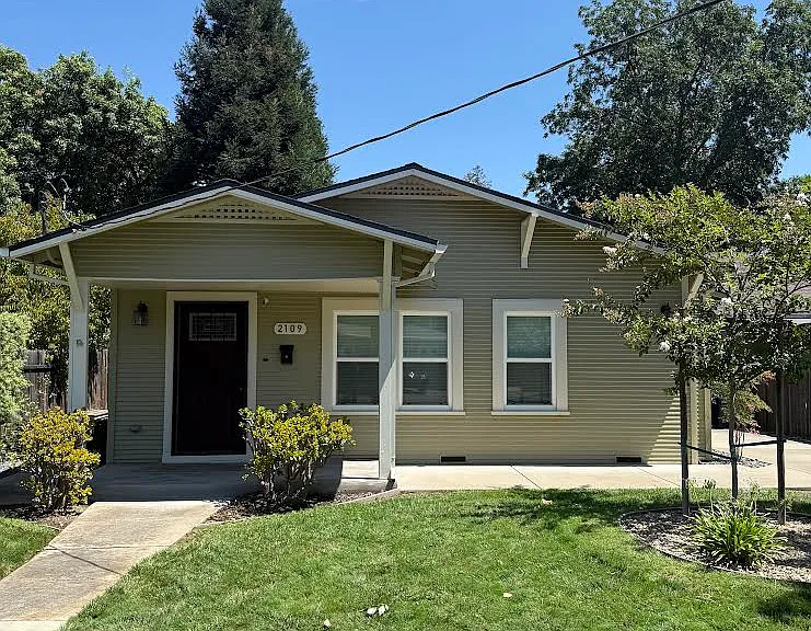 2109 55th St — Photo 1