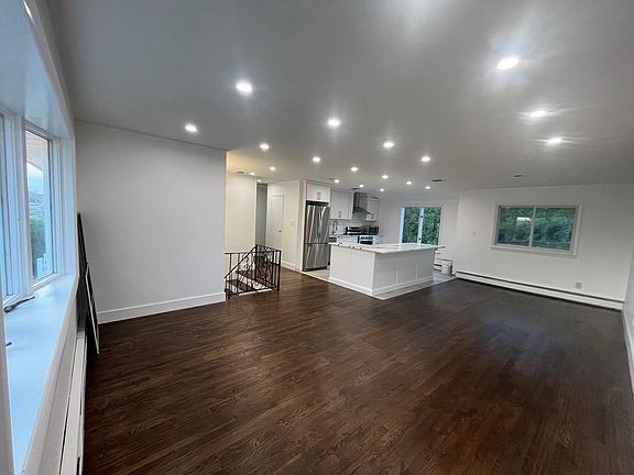 2nd image of 505 Jerusalem Ave