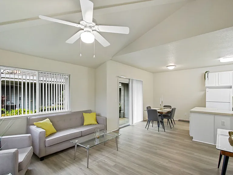 Saratoga West Apartments — Photo 8