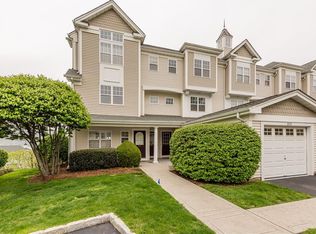 321 Highridge Ct, Peekskill, NY 10566