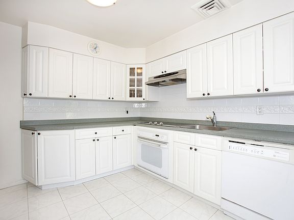 4th image of 899 Hewlett Dr