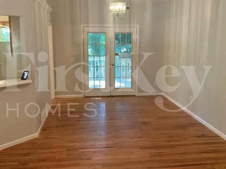 6550 Remington Dr — Photo 3