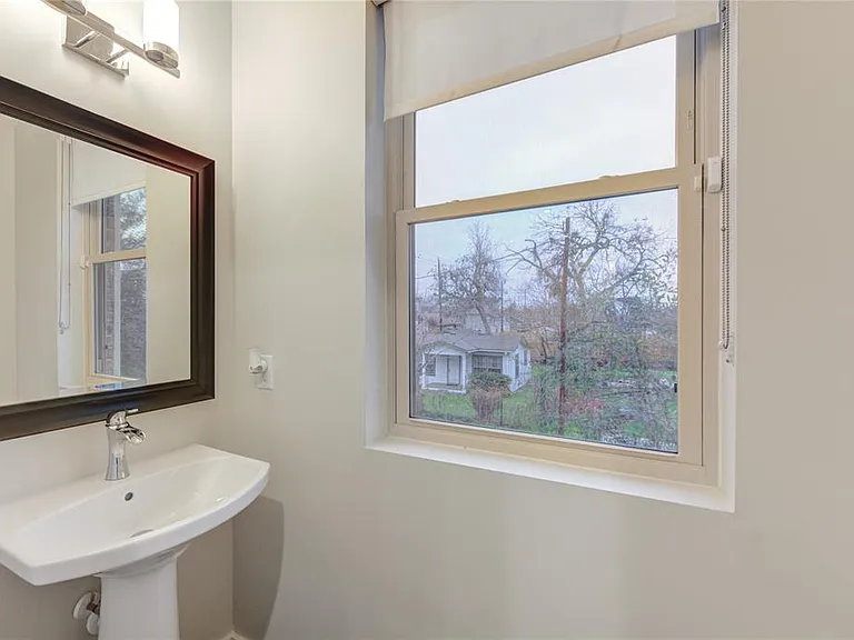 605 Jewett St — Photo 6
