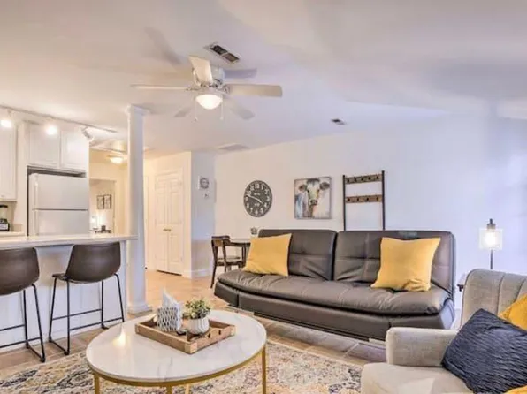4 Shepherd Ln, Chapel Hill, NC 27514