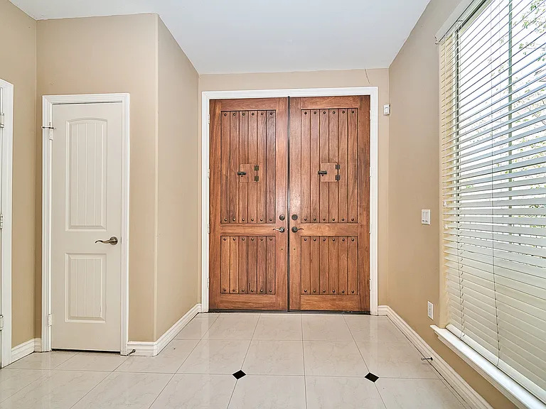2577 Mountain Ave — Photo 6