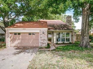 1018 S Riverside Dr, Grapevine, TX 76051