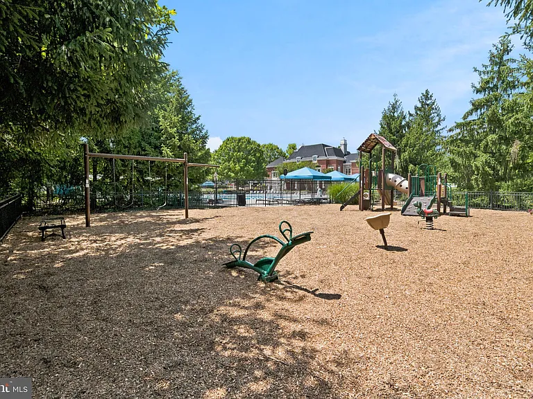 22839 Vickery Park Dr — Photo 46