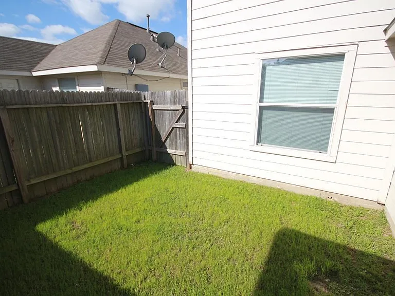6418 Mountain Pines Ln — Photo 31