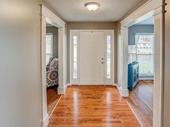 3rd image of 303 Renaldo Dr