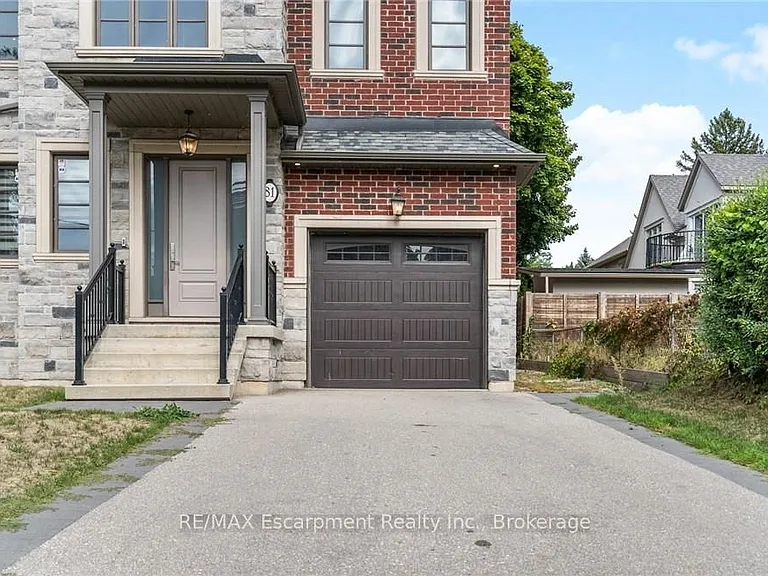 81 Brock St — Photo 2