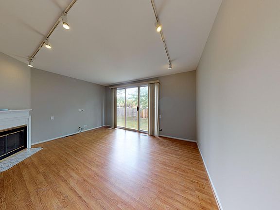 5th image of 154 Oakton Dr
