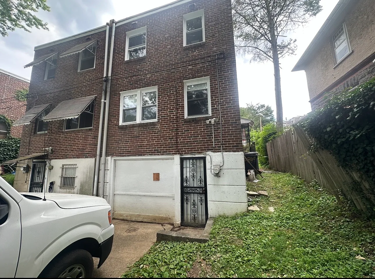 3 bed, 1188 sqft, $1,900 — Photo 1