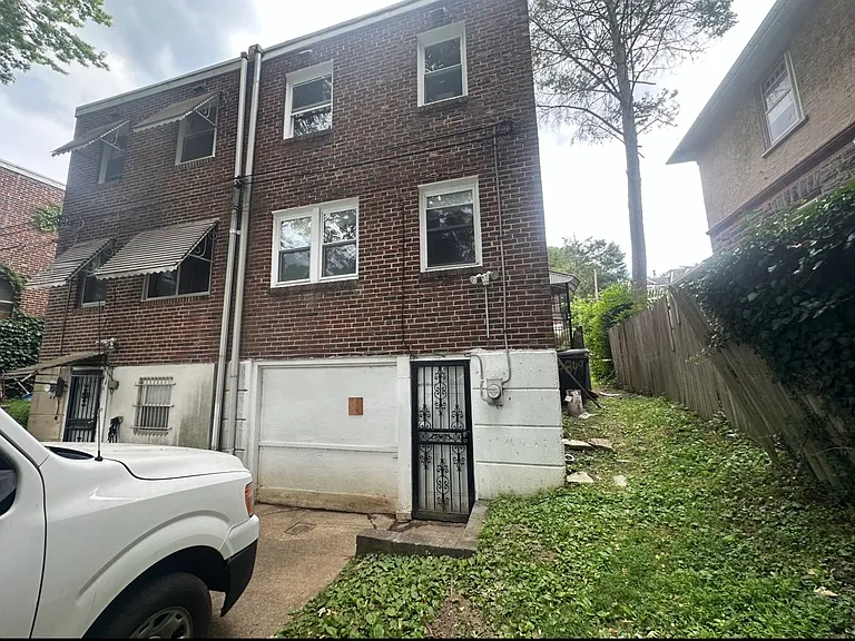 151 W Penn St — Photo 1