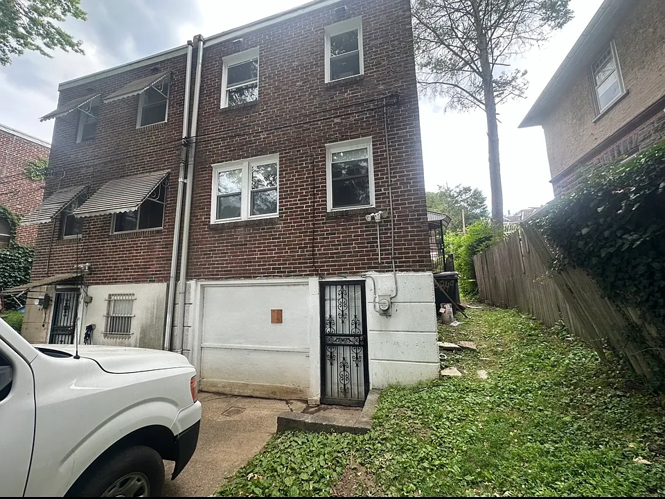 151 W Penn St