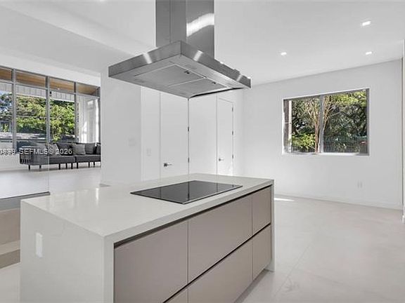 3rd image of 3204 Plaza St #Townhouse 3204