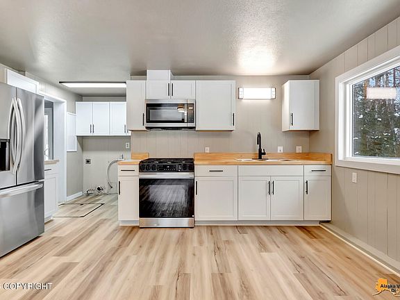 3rd image of 10960 Totem Rd
