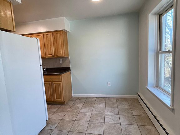 4th image of 39 Wadsworth Ave APT 1B