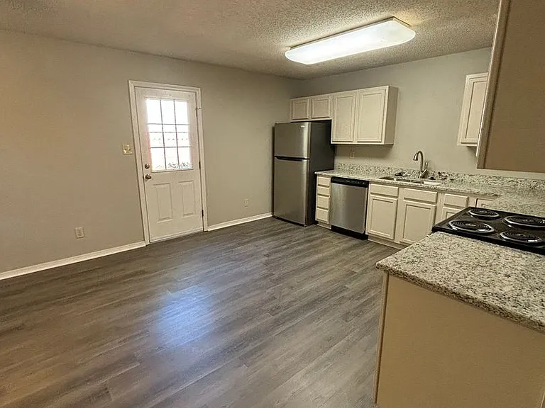 3320 N Detroit Ave — Photo 11