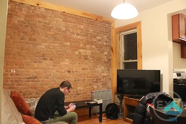 Rented by EXR | media 4