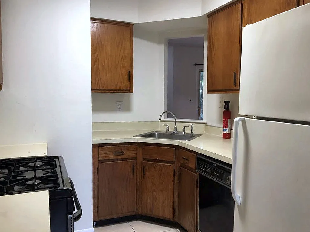 2 bed, 1.5 bath, 1064 sqft, $2,250 — Photo 2