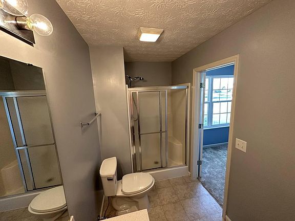 2nd image of 5041 Twin Lakes Cir