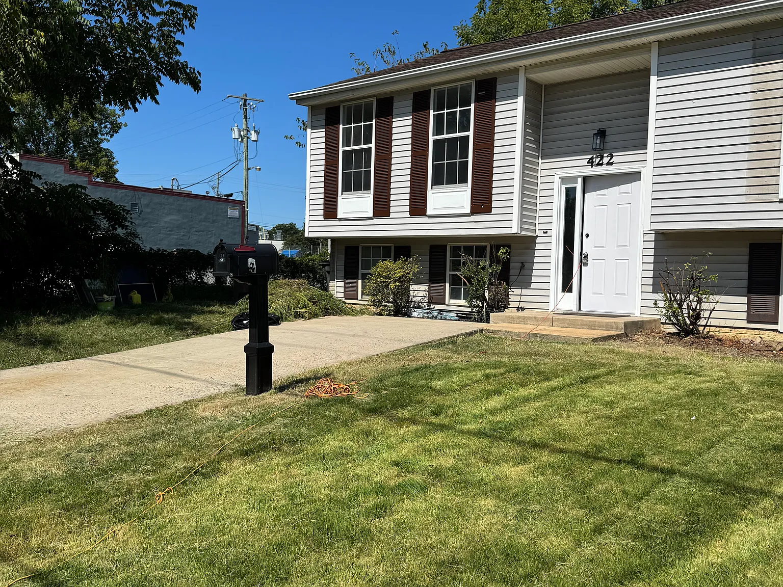 6 bed, 2287 sqft, $4,500 — Photo 2