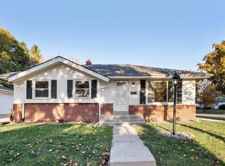 7295 W Cody Cir, Milwaukee, WI 53223