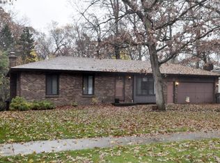 2328 Glen Valley Dr NW, Grand Rapids, MI 49544