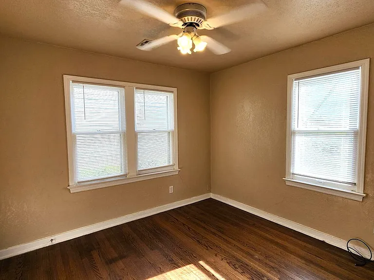 1017 N Tabor Ave — Photo 12