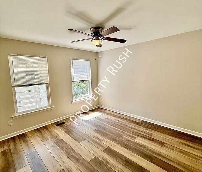 709 N Holly St — Photo 14
