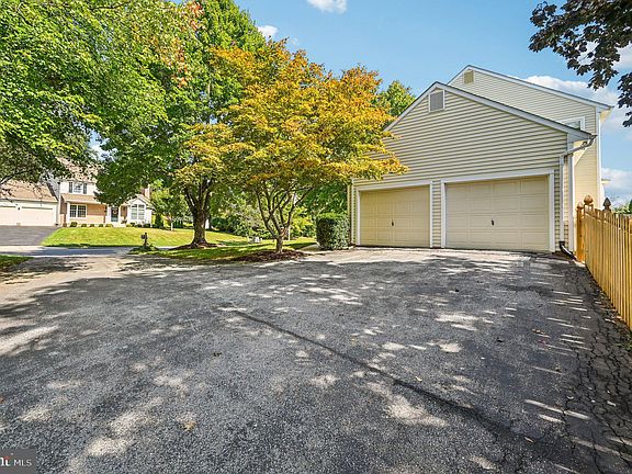 3rd image of 2763 Flintridge Dr