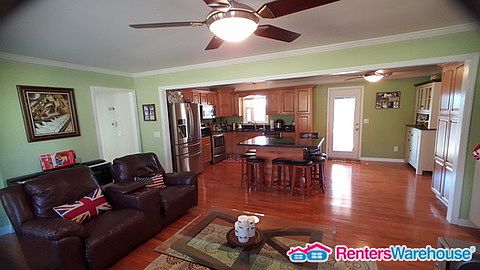 4th image of 504 Meadow Creek Ln